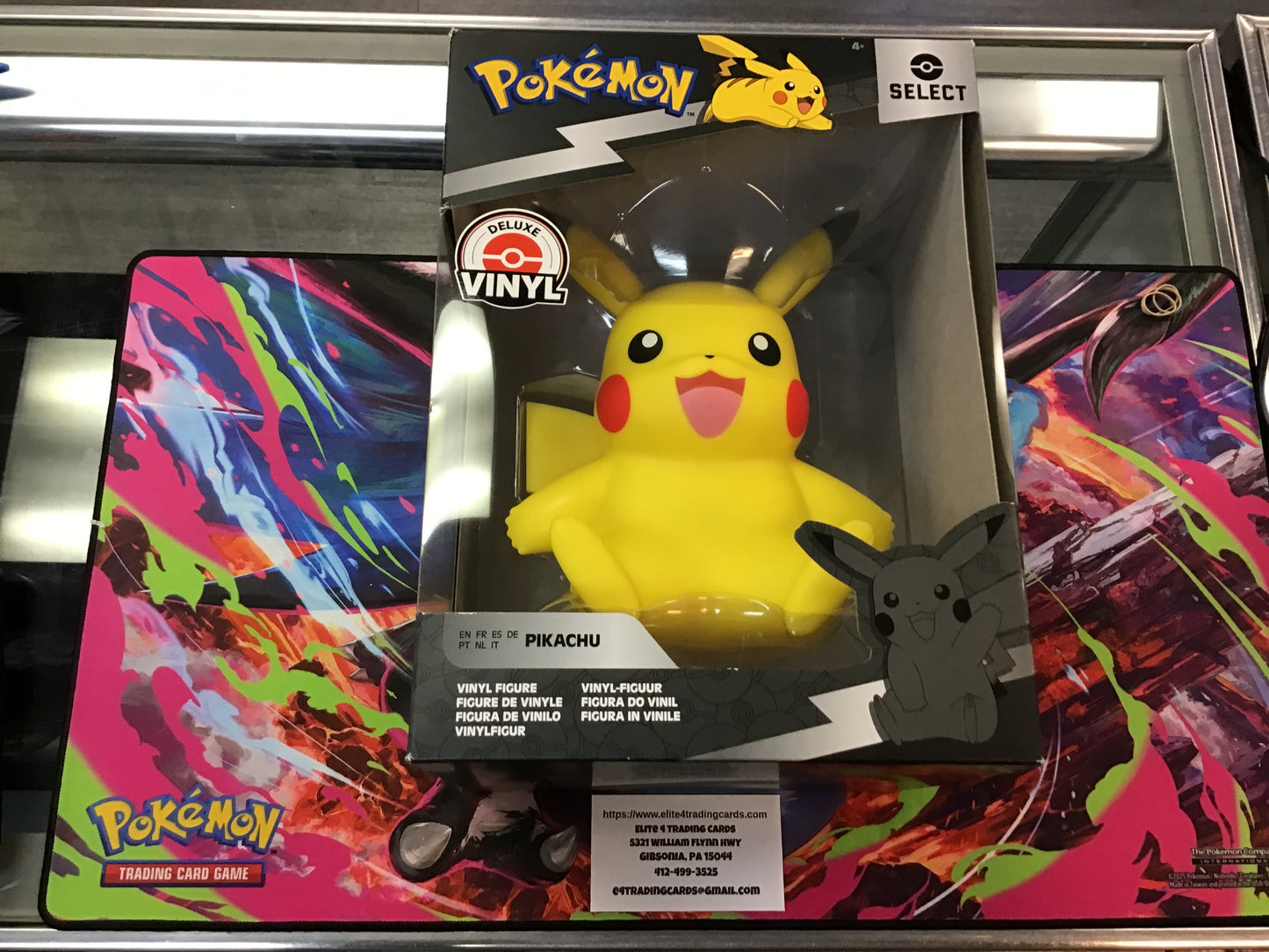 Pikachu Deluxe Select Vinyl Figure 8"